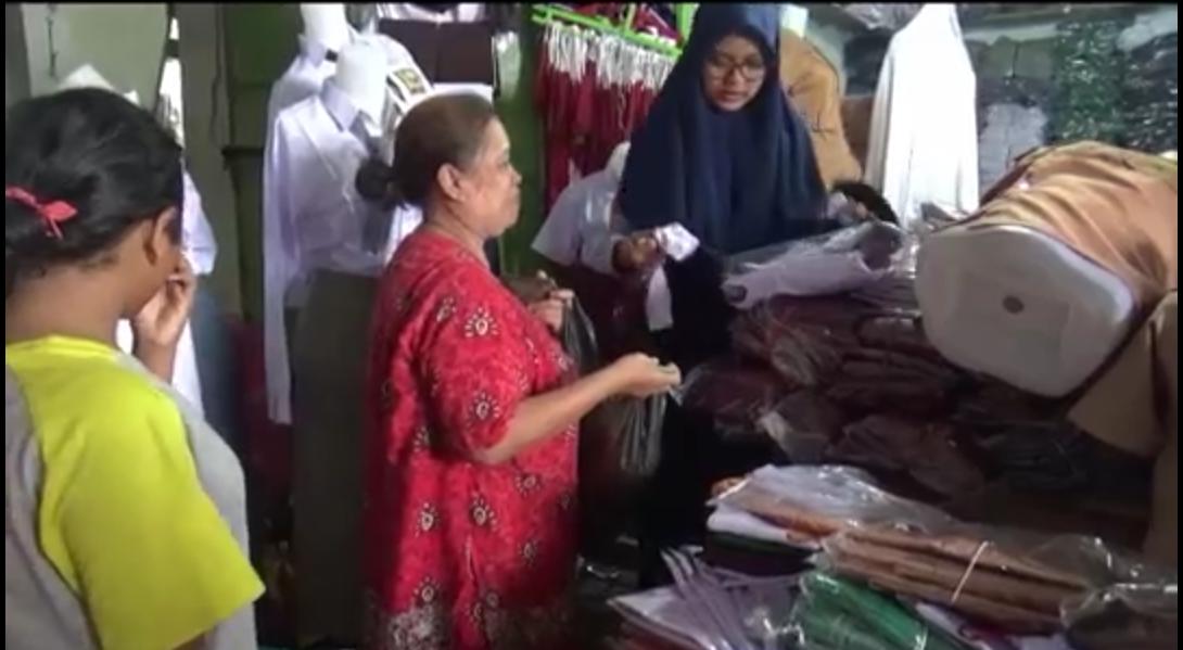  Jelang Tahun Ajaran Baru, Penjual Perlengkapan Sekolah Diburu Masyarakat